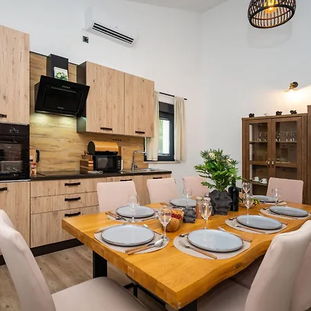My Dalmatia - Indy With Private Heated Pool Сasa de vacaciones